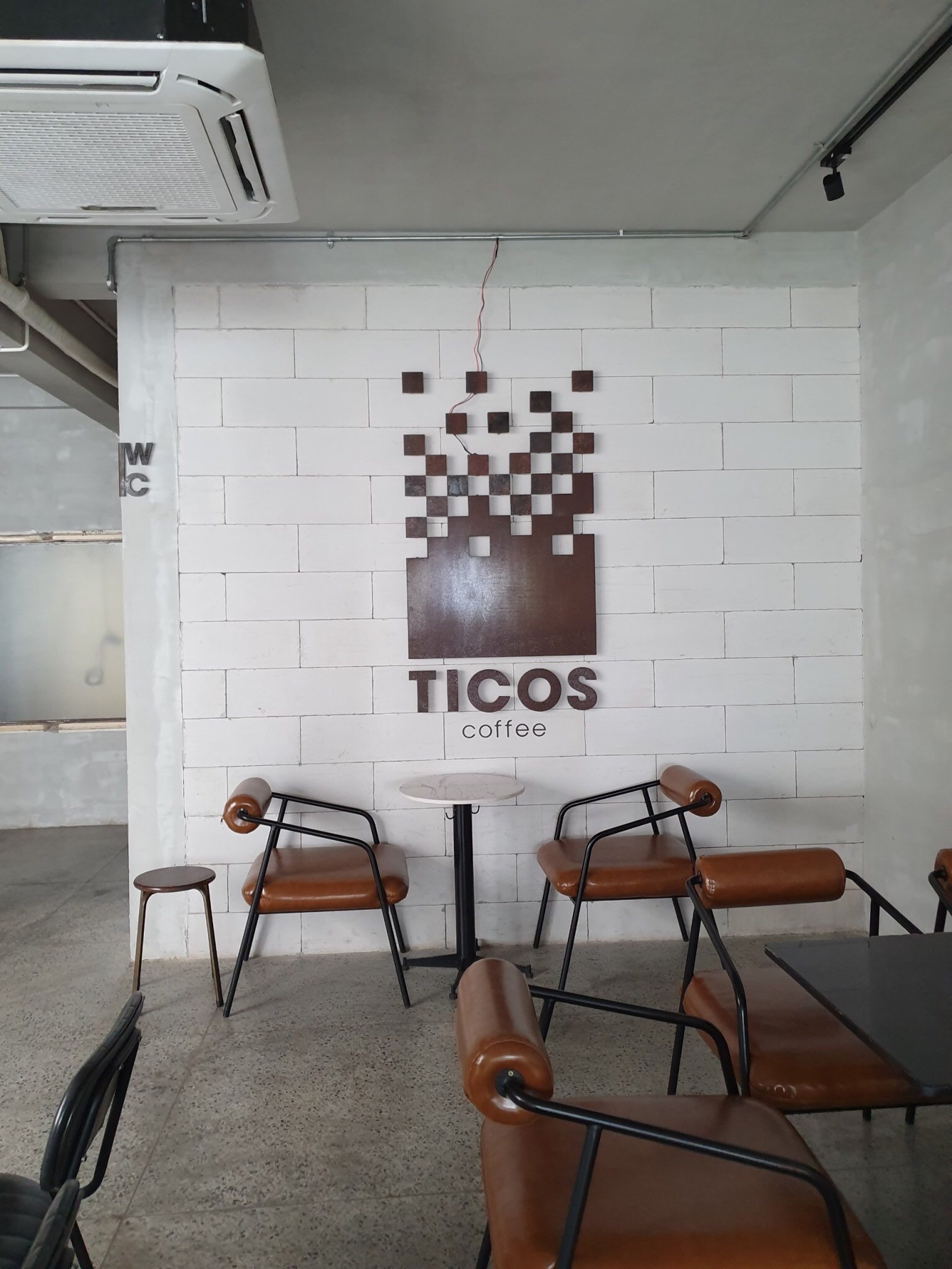 GẠCH NHẸ AAC EBLOCK ĐƯỢC ỨNG DỤNG ĐỂ XÂY TƯỜNG VÀ TRANG TRÍ QUÁN COFFEE HIỆN NAY